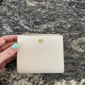 CLOSET CLEAR OUT!Gently used Tory Burch wallet.